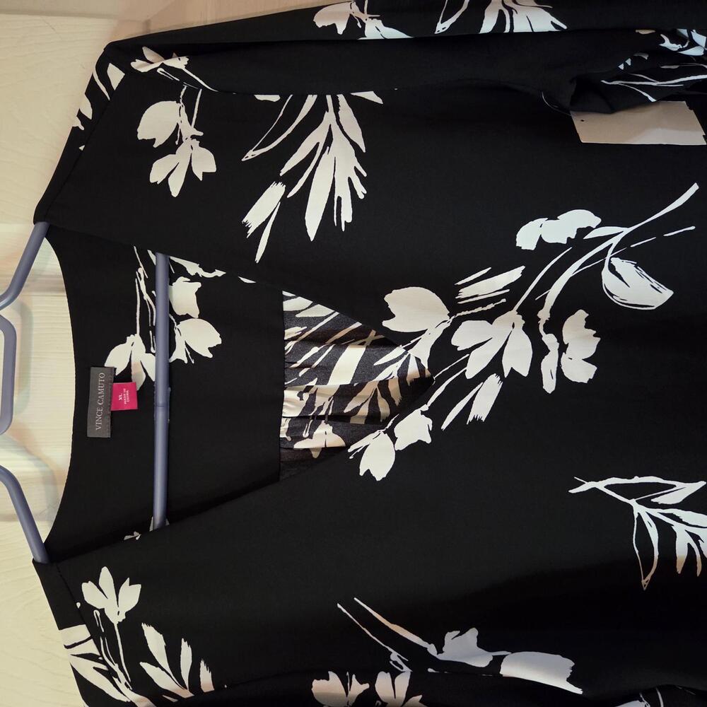 Vince Camuto Flutter Sleeve Floral Whisps V- Neck Tunic‎ XL - Picture 4 of 9